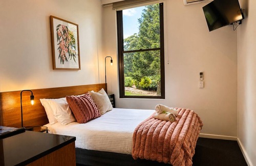 Beechworth Hotel | The Grand Oaks Resort
