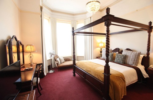 Devonport Bed & Breakfast | The Grand On Macfie