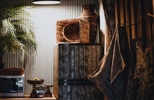 Korweinguboora House | The Gums ~ Daylesford Region ~ Sleeps 12 ~ 44 Acres