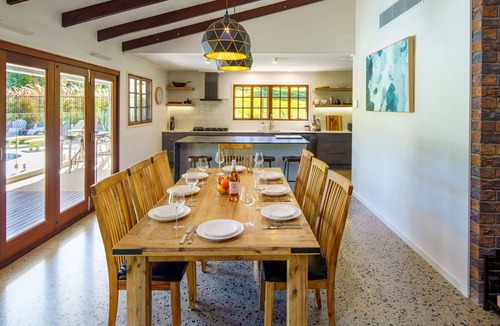 Kiels Mountain House | The Hideaway - Chic Farmhouse, 15min to Beaches
