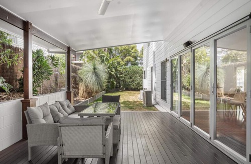 Bulimba House | The Hampton Retreat - 6BR 16 Guest Pet Friendly House