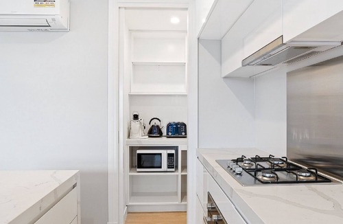 Port Melbourne Apartment | The Hamptons 2 Bed Deluxe Aptartment