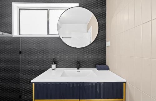 Silver Sands House | The HardyOne - Aldinga Beach - C21 SouthCoast Holidays