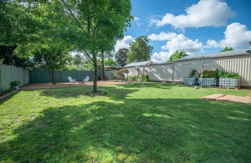 Dubbo House | The Haven - BBQ and Firepit, Pets Welcome!