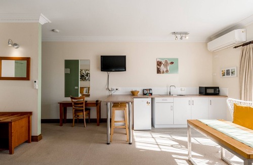 Tenterfield Hotel | The Henry Parkes Motel Tenterfield