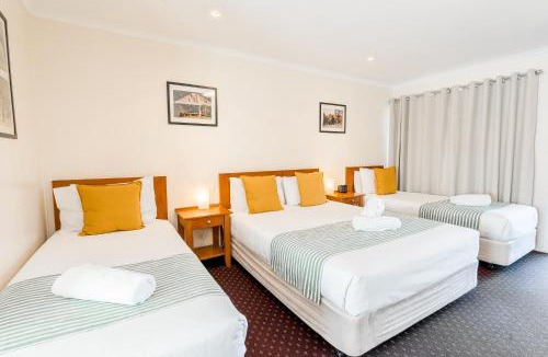 Tenterfield Hotel | The Henry Parkes Tenterfield