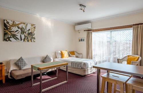 Tenterfield Hotel | The Henry Parkes Tenterfield