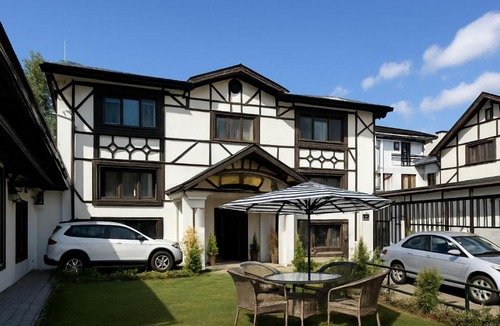 Srinagar Hotel | The Heritage Chinar by Ackee Tree