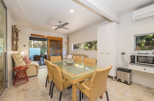 Bongaree House | The Hide - pet friendly with private pool.