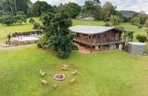 Kiels Mountain House | The Hideaway - Chic Farmhouse 15min to beaches