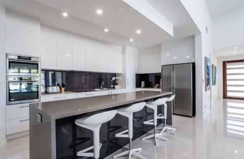 Peregian Beach House | The Hinterland Dip House Minutes to Noosa & Beaches