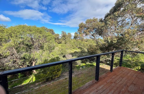 Peppermint Grove Beach House | The Ideal Spot to Relax. Walk to Pristine Beaches, be Surrounded by Nature