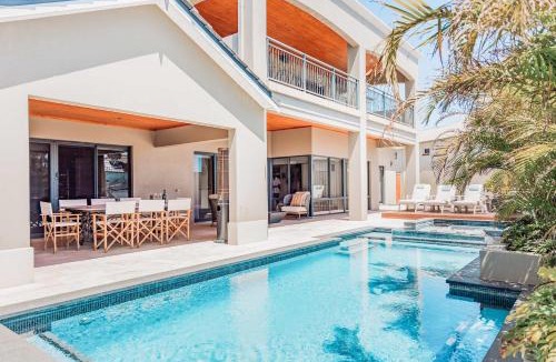 Iluka House | The Iluka Mirage - Sauna - Spa - Heated Pool - Fire pit - 5BR