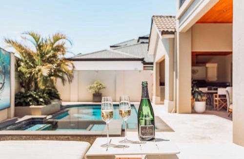Iluka House | The Iluka Mirage - Sauna - Spa - Heated Pool - Fire pit - 5BR