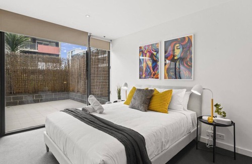 Caulfield North Apartment | The Ink Echelon Escape