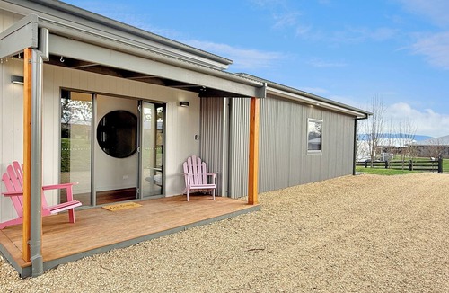 Mansfield House | The Iron Pear - Luxury with Country Views