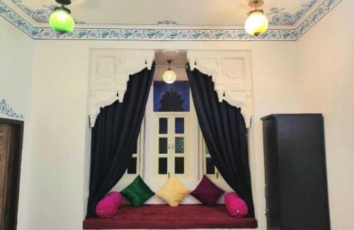 Udaipur Bed & Breakfast | The Lakeside Haveli