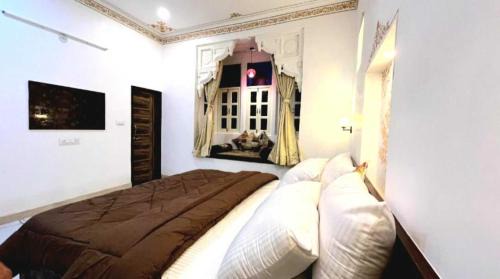 Udaipur Bed & Breakfast | The Lakeside Haveli