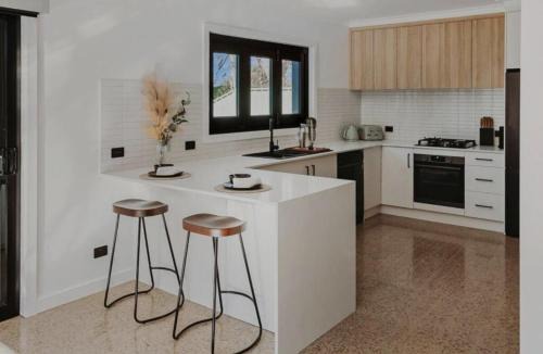 Benalla West House | The Leafy Retreat