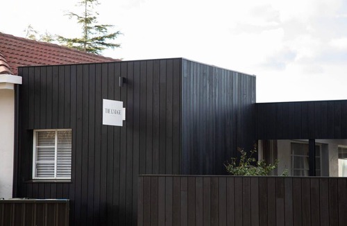 Mount Gambier Apartment | The Lodge - Room 1 - Luxury Central private Rooms, Free wifi