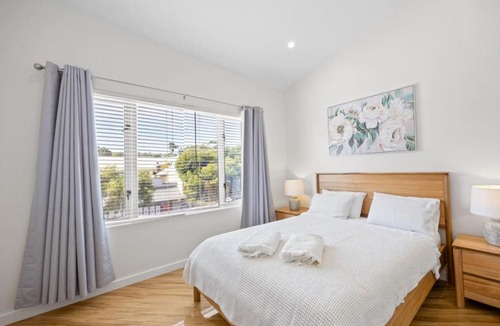 Fremantle Apartment | The Lookout, Modern Fremantle Apartment with View