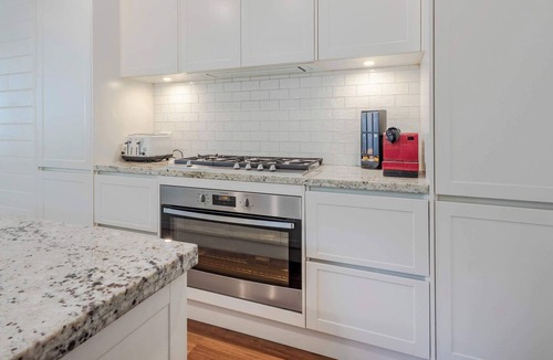 Bathurst House | The Maeve 1875 - Heart of Bathurst - Sleeps 10