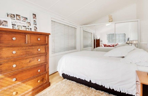 The Entrance House | The Manning Pool House