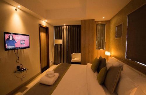Lake Town Hotel | The Maureen