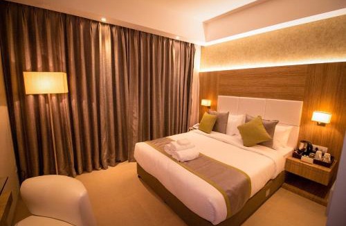 Lake Town Hotel | The Maureen