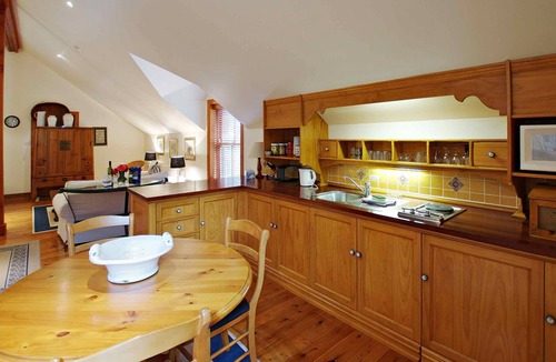 Fordwich Apartment | The Mews Studio - Romantic sandstone studio for 2 on beautiful vineyard estate