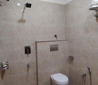 Sandila Hotel | The Monark Inn