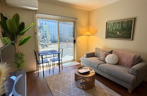Kangaroo Flat Apartment | The Nest at Forest Lake - Stylish Guest Suite