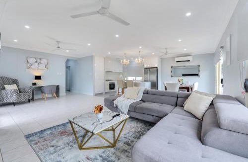 Coconut Grove House | The OC Home: Centrally Located, Home Away Home