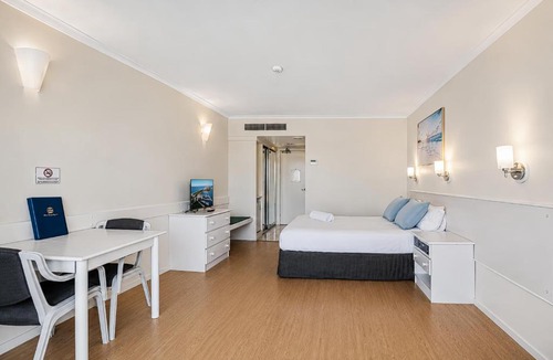 Cairns North Hotel | The Oceanfront