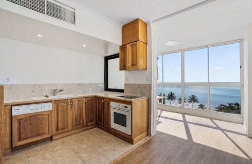 Cairns North Hotel | The Oceanfront Cairns