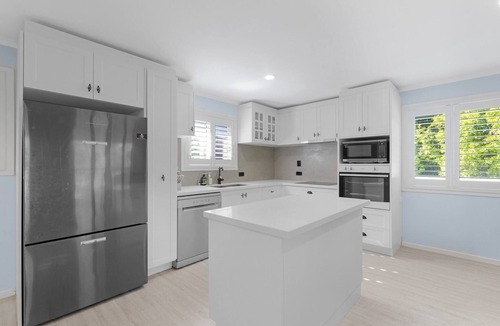 Toogoom Apartment | The Palms - Beach Retreat with Pool, Garden, BBQ