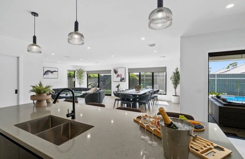 Yarrawonga House | The Palms Guest House .- Winter Special