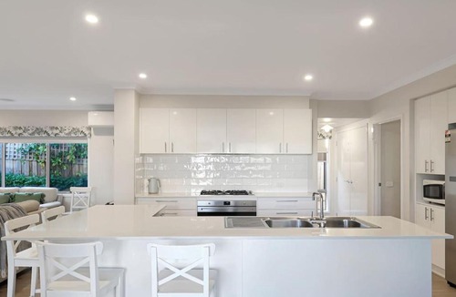 Portarlington Villa | The panorama retreat- sleeps 12, aircon, brand new, great multifamily stay, beach, wineries, golf