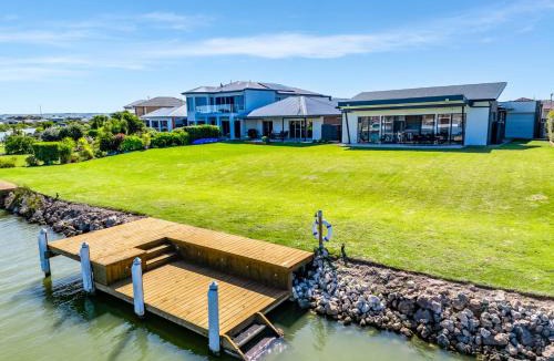 Nangkita House | The Pavilion on Wentworth - A Tranquil Lagoon Escape