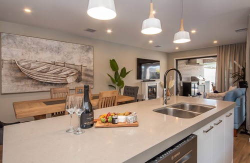 Safety Beach House | The Peninsula Pearl | Luxury Retreat with Heated Pool