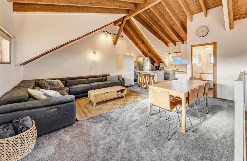 Hotham Heights Apartment | The Penthouse @ Alpine Haven