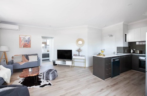 Attadale Apartment | The Perfect Family Base: Modern 2BR/2BA near River