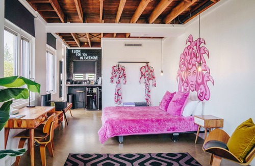 Coolangatta Hotel | The Pink Hotel Coolangatta
