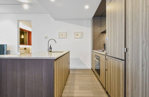 Carlton South Apartment | The Pinnacle Carlton 69th Floor City Views