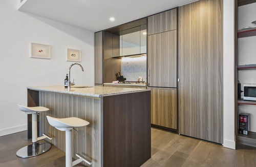 Carlton South Apartment | The Pinnacle Carlton 69th Floor City Views