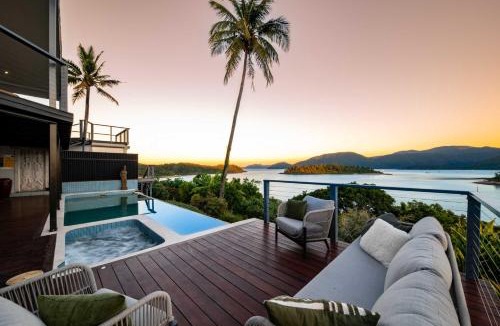Shute Harbour House | 'The Point' Whitsunday Escape with Ocean Views