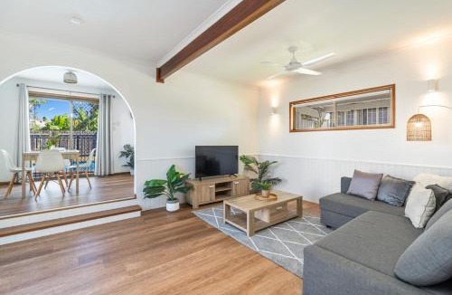 Pialba House | The Poolside Hideaway
