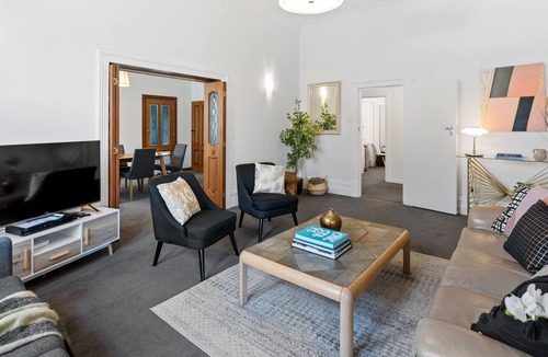 Adelaide House | The Queen on Elizabeth - Family Friendly !