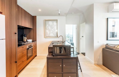 Southbank Apartment | The Queensbridge Skyline Suite, Heated Pool, Gym, Sauna, Steam next to Casino