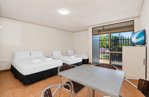Cairns North Hotel | The Reef Motel